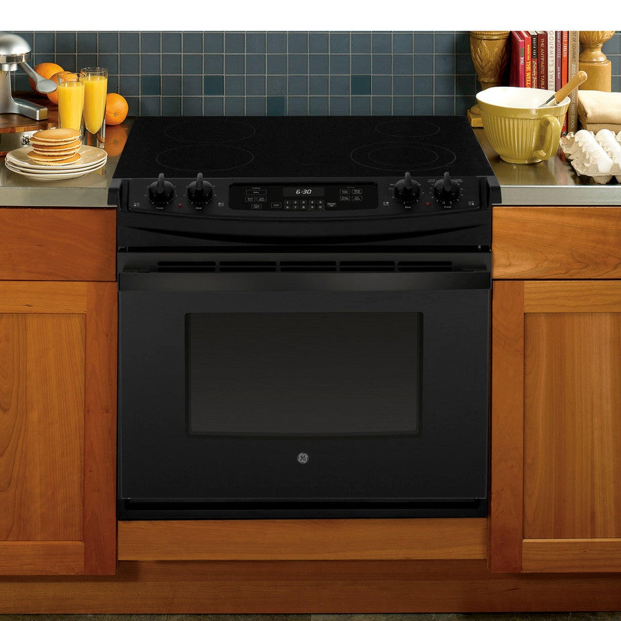 GE JD630DTBB 30" Drop-In Electric Range 4.4 Cu. Ft. – Black