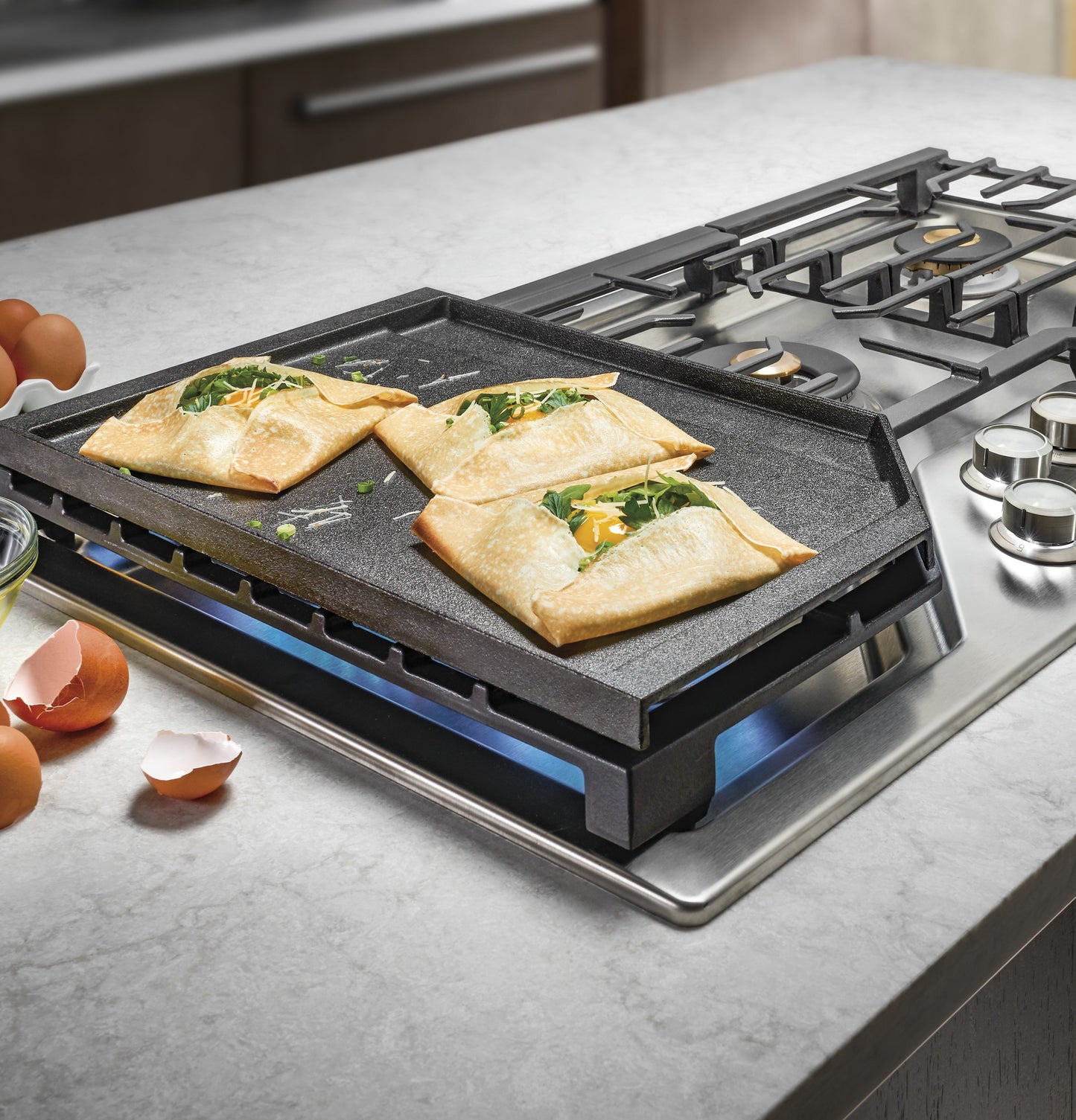 Monogram ZGU36ESLSS 36" Gas Cooktop with 5 Burners & Tri-Ring Burner - Stainless Steel