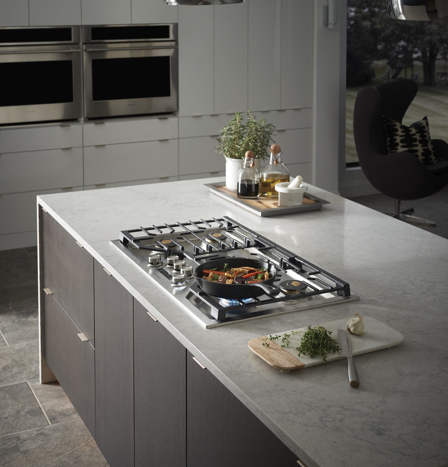 Monogram ZGU36ESLSS 36" Gas Cooktop with 5 Burners & Tri-Ring Burner - Stainless Steel