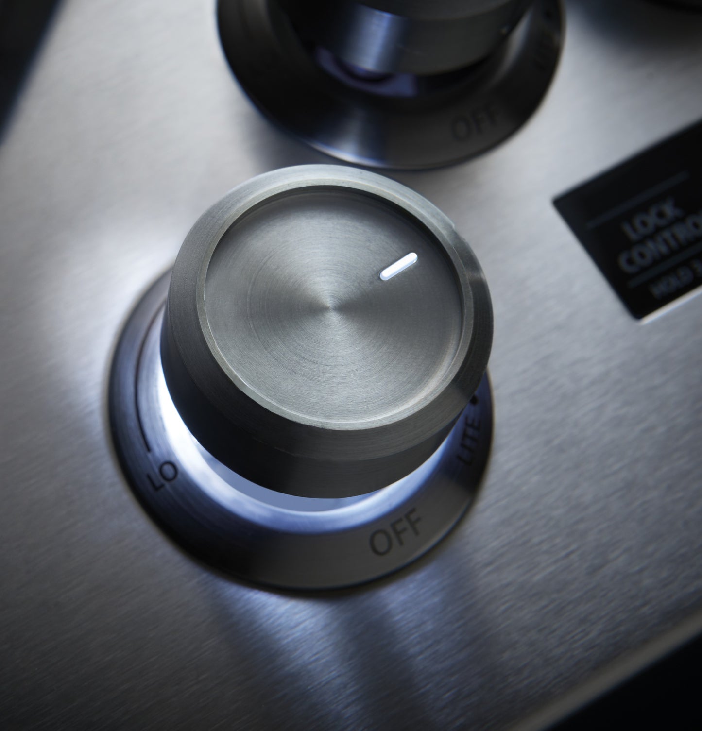 Monogram ZGU36ESLSS 36" Gas Cooktop with 5 Burners & Tri-Ring Burner - Stainless Steel