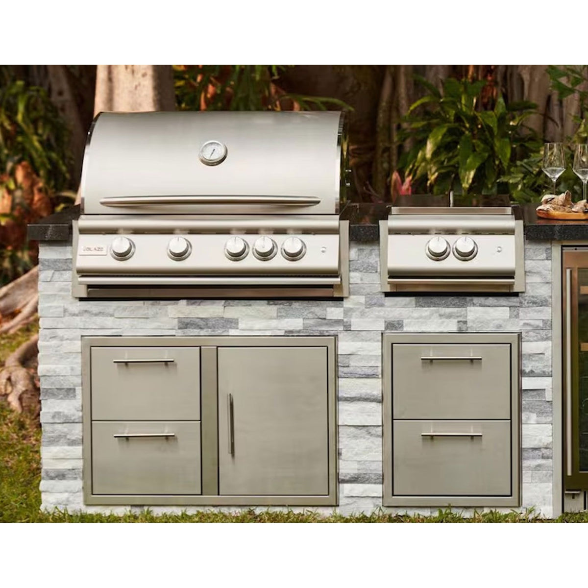 Blaze BLZ-4LTE3 32" Premium LTE+ 4-Burner Built-In Gas Grill