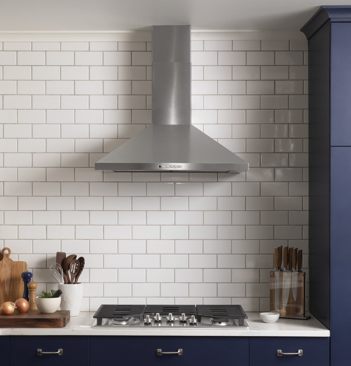 GE JVW5301SJSS 30" Wall-Mount Pyramid Chimney Hood – Stainless Steel