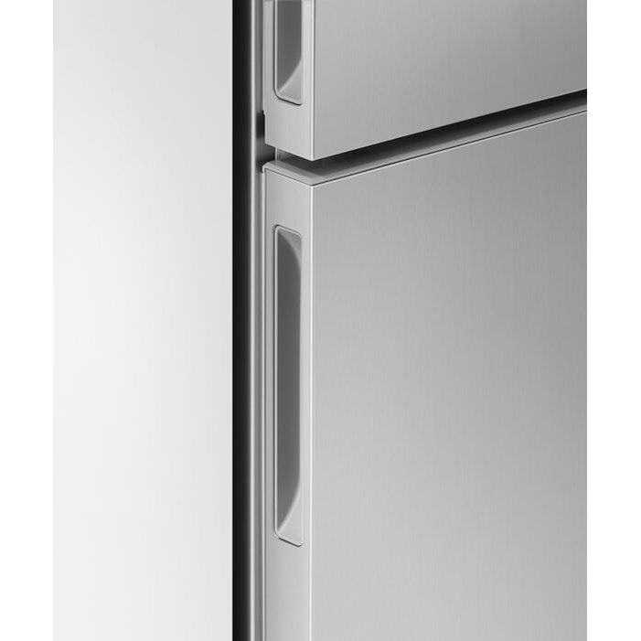 Fisher & Paykel RF170BRPX6 N 32″ Series 5 Counter-Depth Bottom-Freezer Refrigerator