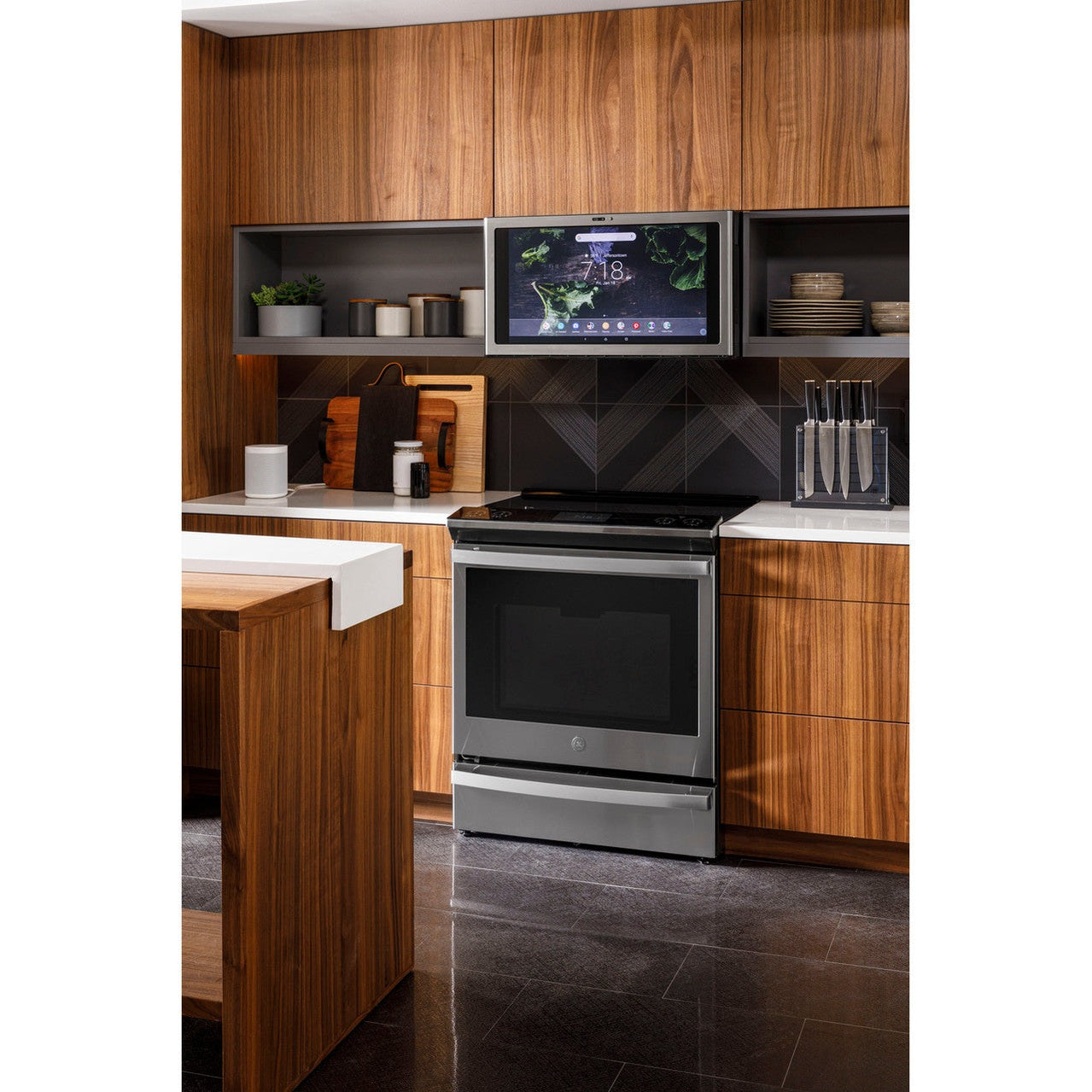 GE Profile PHS93XYPFS 30" 5.3 Cu. Ft. Smart Slide-In Induction & Convection Range with In-Oven Camera