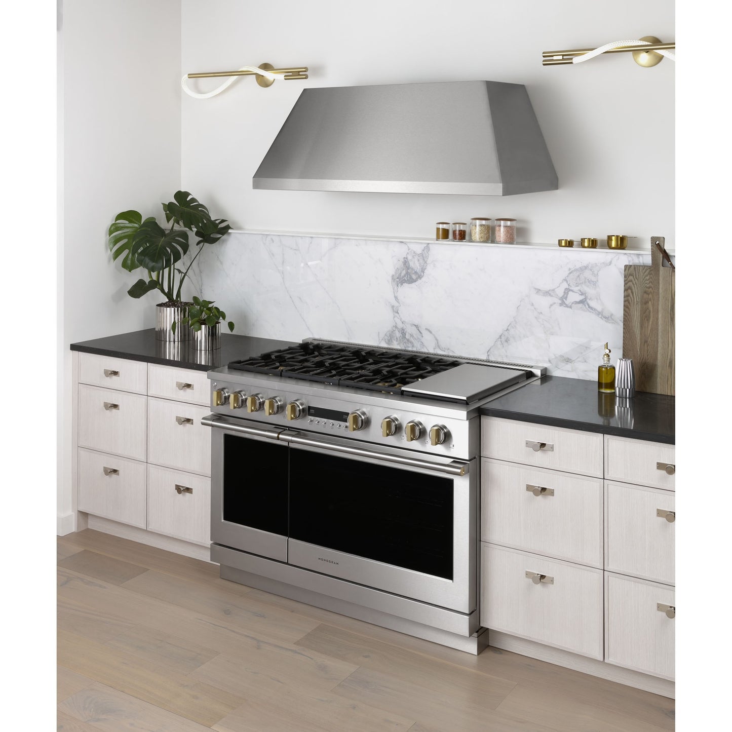 Monogram ZGP486NDTSS 48" All Gas Professional Range with 6 Burners and Griddle