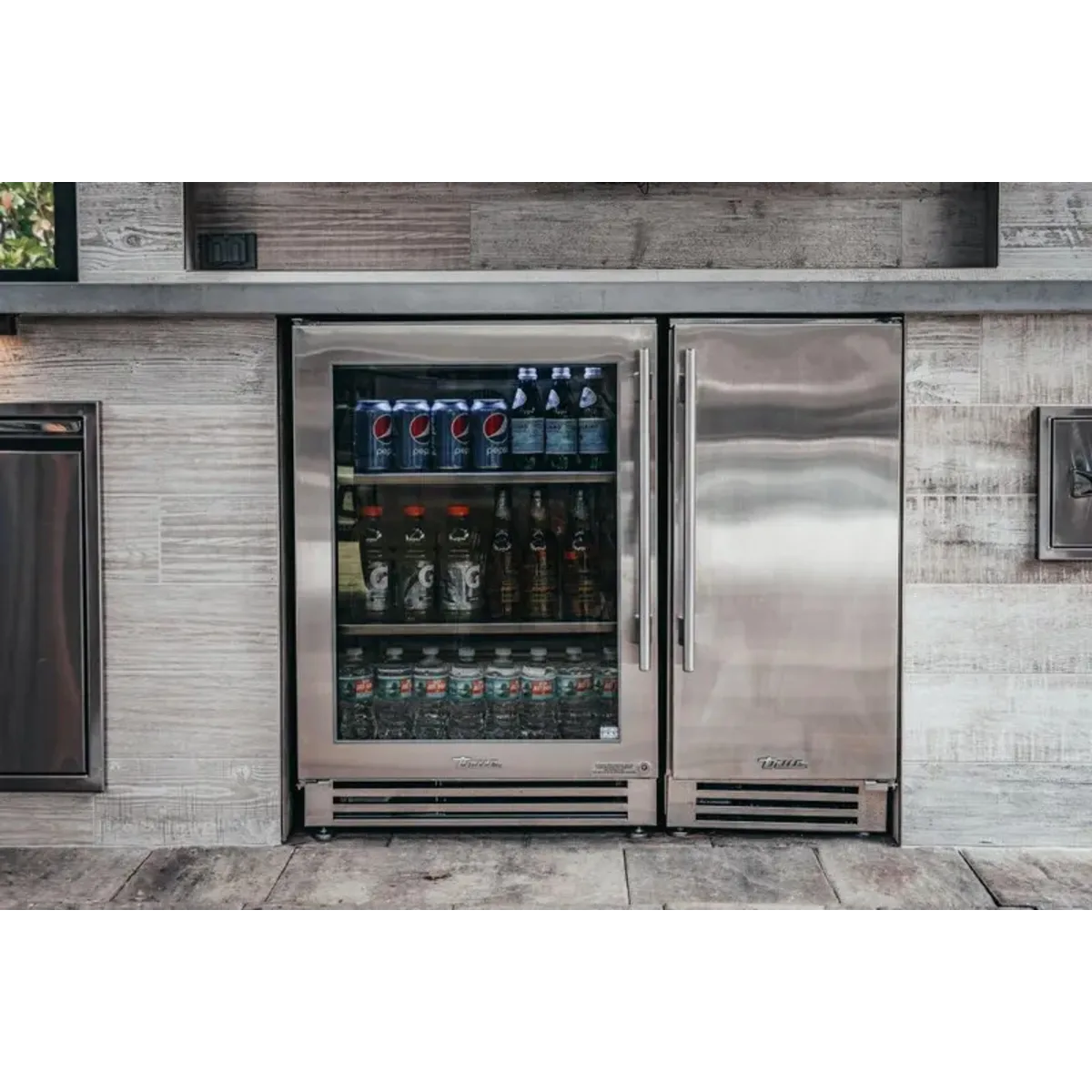 True TUR-24-R-SG-C 24" Outdoor Undercounter Refrigerator – Stainless Steel Glass